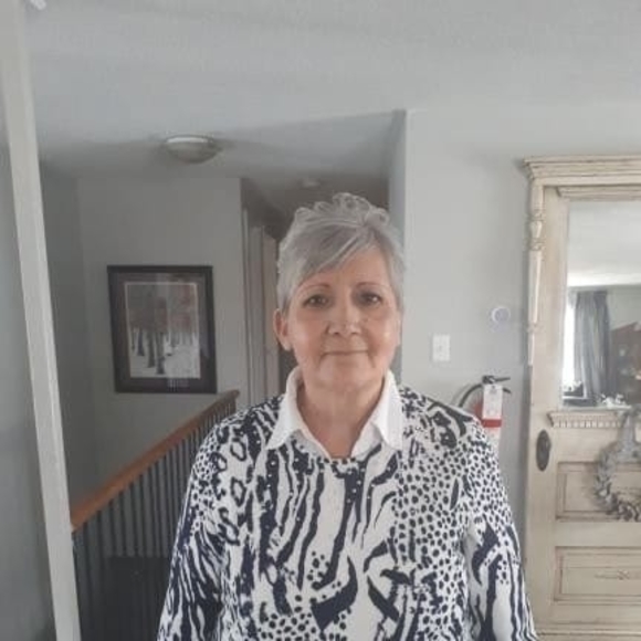 Meet your Posher, Laura - Picture 1 of 1